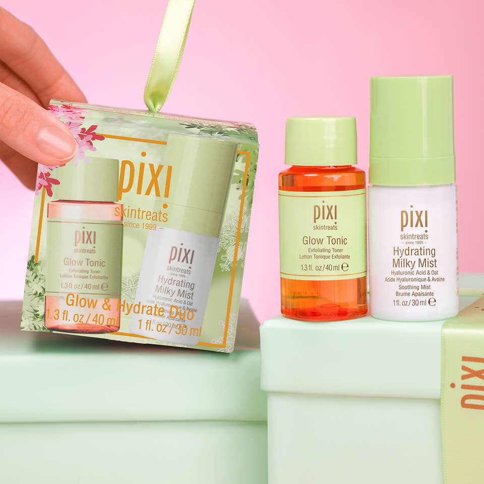Glow & Hydrate Duo Holiday view 2
